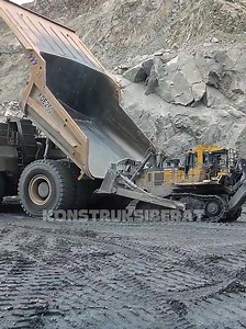 91K views · 1K reactions | Dozer to the Rescue! Clearing the Way After a Haul Truck Gets Stuck on the Main Line #HeavyMachinery #DozerRescue #HaulTruckStuck #MiningLife #operatorexcavator #Operator | Konstruksi Berat | Facebook