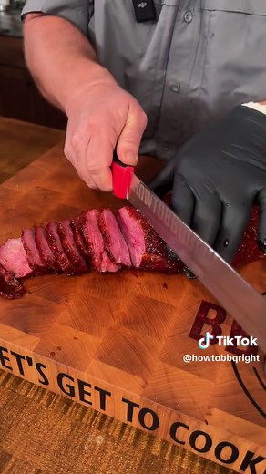 How to slice a Tri Tip #tritip #slicingmeat #againstthegrain #bbq | how to cut meat properly