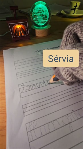 Como se escreve Sérvia usando A LETRA CURSIVA PRÁTICA?