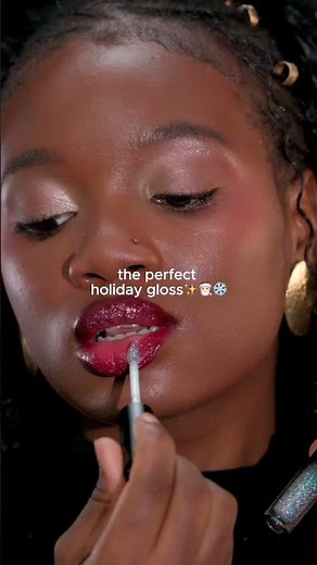 The most sparkly lipgloss you’ll ever see 🤩⁠ If this isn't peak holiday aesthetic, idk what is 🎄✨️
