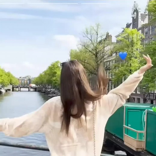 Summer Vibes with Yeji: A Stylish and Fun Lookbook