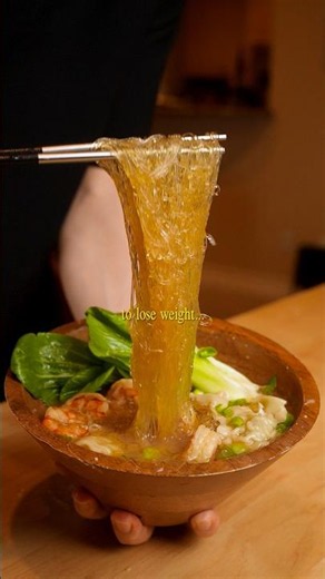 This HAS to be one of my favorite low-calorie noodle dishes!