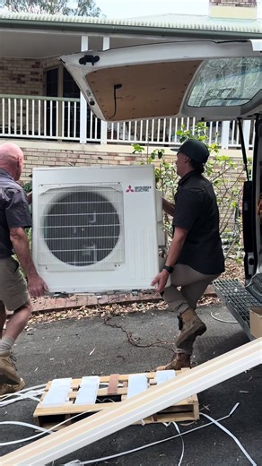 Quick run out of the office to help fit a new aircon unit ❄️🚐 #dbelectrical #electrician #electrical