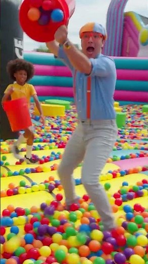 Blippi y Miles de Pelotas ⚽ Área de Juegos para Niños #Shorts