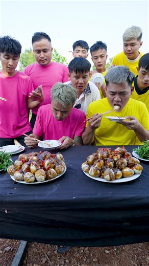 Trò Chơi Thi Ăn Trứng Vịt Lộn Xốt Me Nhanh Nhất Cười Toác Mồm #hungvlog