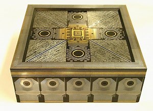 Vintage circuit boards create stunning sculptures