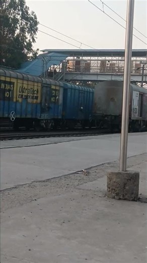 frieght train to priority kese milti hai#train