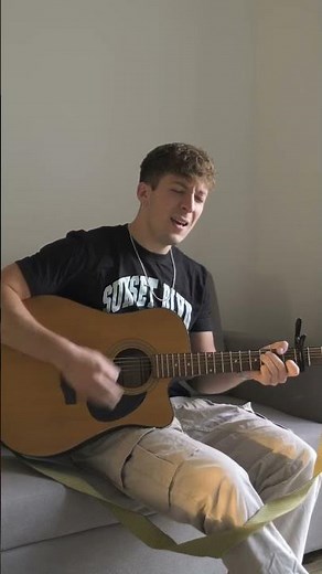 DOWNBOUND TRAIN 🚞 Any ‪@brucespringsteen‬ fans??#springsteen #guitar #singing #acousticcovers
