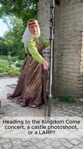 How to dress up for the kings court