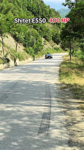 ! E550 AMG Package Fabrike ! • JO 4 MATIC • Sapo targuar • Impjati gazit I sapo vendsur para 1 jave (me garanci) • Viti - 2011 • Kambio - Automatik 7G tronic • Gjendja - 10/10 - 220.000 Km me te drejt kontrolli te Mercedes Benz -550 Benzin - Marmita AMG me buton ON/OF - Marshe ne timon (F1 /-) - Kambio eshte me 3 loje opsionesh (Comfort, Sport, Tronic =) - Baxho me hapie te rreshkitshme nga Jasht - Xhami par me nuanc - Airmatic i kontrollueshem (Suspensioni ulet dhe ngrihet sipas deshires ose te