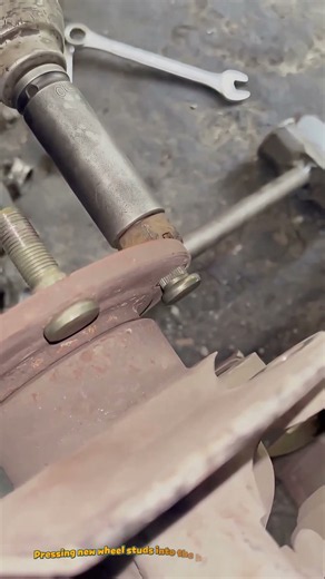 Installing Splined Wheel Studs into a Hub Flange with an Impact Wrench