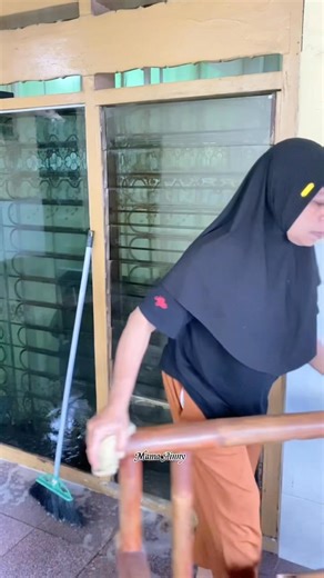 3.7K views · 188 reactions | Sapu dan sikat lantai di teras depan yang suda kotor dan berdebu sekali | Mama Ainny | Facebook