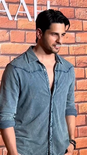 Handsome Sidharth Malhotra at Tamanna's New Shop 🔥🤩😍#sidharthmalhotra