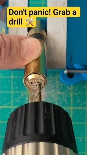 How to Extract a Broken Key with a Drill! 🛠️