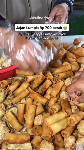 kuliner jogja on Instagram: "Pov kalo liburan di Jogja, nyobain sarapan di pasar 👏🏻 #kulinerjogya #kulinerjogja #pasarpakem #lumpia"