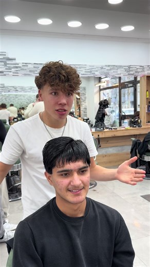 Follower mit Kommentaren ohne likes kriegen einen gratis haarschnitt bei Fade&Flair! Gewinner werden immer im nächsten Video bekannt gegeben! Die genauen Teilnahmebedingungen sind über den Link in der Bio einzusehen. #burstfade #fading #scherentipps #barber #cuttinghair