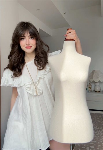 Still got a lot of work to do but we’re GETTING CLOSER 💃🏻 happy day 3 thanks for being patient y’all #notsophiesilva #closet #closettransformation #hannahmontana #closettour