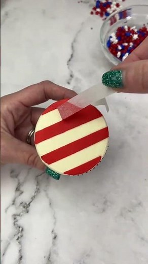 USA Flag Cupcake Decorating Idea