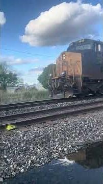 CSX 3045 Rolls Through Siam with a Short Manifest! (Blink and You Miss It 👀🚂)