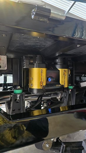 Fitting up a @tjm4x4 twin compressor kit #savingsalvage #79serieslandcruiser #79build #black79series #toyotablack #4x4 #4x4build | Jordans Garage