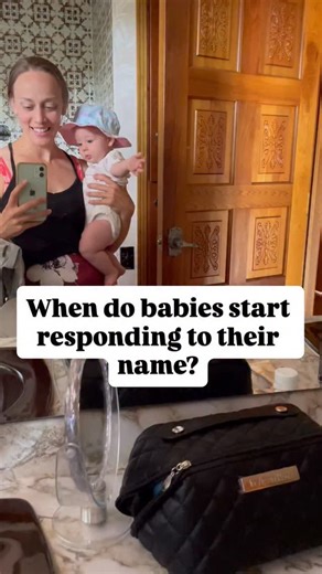 Ever wonder when babies start responding to their name? 💛 Before they do, they’re already busy learning to tune in by noticing your voice, following sounds, and recognizing familiar tones. ✅ Around 4-6 months, most babies will turn their head toward a familiar voice (not necessarily their name yet). ✅ By 6-9 months, you might start to see that magical moment when your baby turns or looks when you say their name! ✅ By 9-12 months, most babies consistently respond to their name across different s
