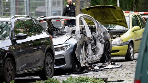 Auto explodiert in Berlin-Schöneberg: 22-Jähriger schwer verletzt