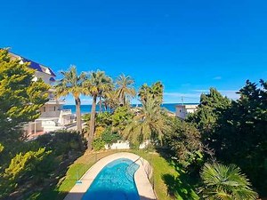 Villa en primera línea de playa en Dénia | A 50 m del mar | Reformada