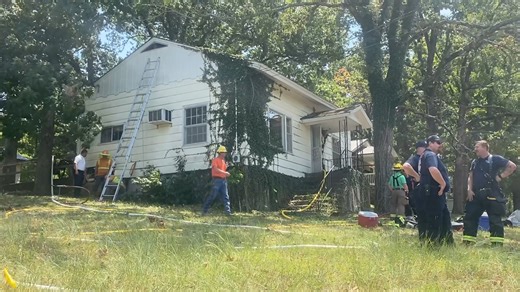 Neosho, Mo Structure Fire. Hearall Avenue. Neosho FD and Reddings Mill FD along with Neosho PD and also Newton county ambulance all responded. Good work to everyone today. | Weather and News Around The 4 States