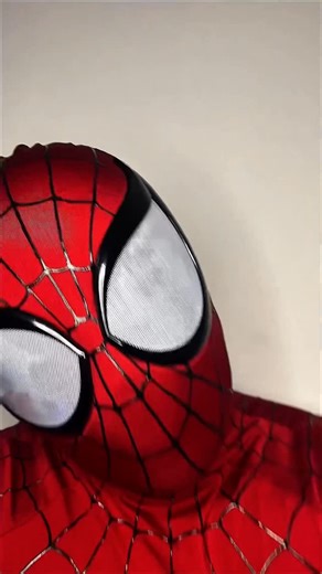 Edgar Lopez.🕷 on Instagram: "No se preocupen , no le rompí nada , solo un par de costillas , una clavícula , unas vértebras , pero todo está bien 👍 . . . . . Facshell : @master_issei 3d file : @_sensational_ Art : @officialmarkbagleyart . . . . #ultimatespiderman #ultimate #spiderman #spidermancosplay #spidermancomics #cosplay #marvelcomics #cosplay #parati #spiderverse #laarañamexicana #milesmorales #simbionte"