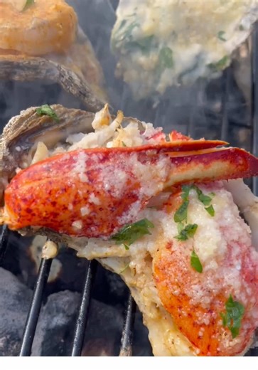 Chargrilled Oysters Menu!! 🦪🧄🧈🔥 Featured Below Is Our Lobster & Crab Stuffed Oysters, Oyster Rockefeller & Our Blazin’ Buffalo Shrimp Oysters! Mmmm…So Delicious! You Can’t Go Wrong w/ Either!! All Of ‘Em Fire!!☺️❤️ #Chargrilled #Seafood #Stuffed #Oysters