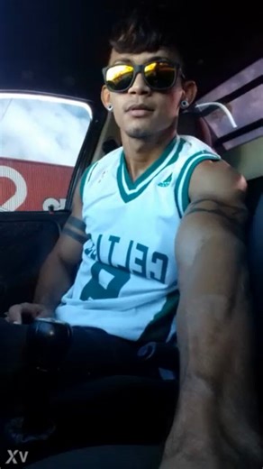 RT @ShitRandom69: Guy showing off his hard cock