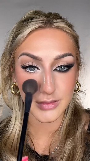 82K views · 369 reactions | shapeshifting with makeup 歷隆‍♀️ #makeup #makeuptutorial #makeuptransformation #doevssireneyes #reels | Makeup by Katie | Facebook