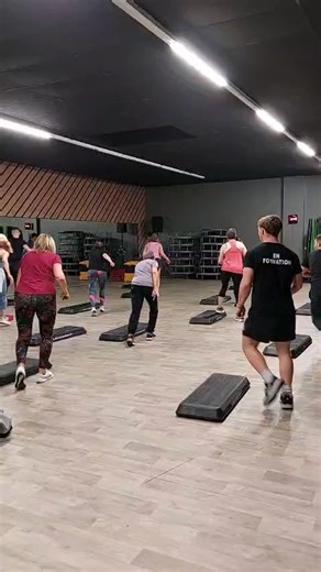 La promo BPJEPS AF 2025/2026 monte en puissance et ça se voit 💥 👉 Plus à l’aise sur le terrain 👉 Plus confiants en coaching 👉 Plus solides physiquement et mentalement Chaque semaine, ils progressent, repoussent leurs limites et deviennent de vrais futurs pros du coaching. 🔥 💬 Si tu es de la promo, partage ton plus gros défi jusqu’ici en commentaire ! 📩 Tu veux rejoindre l’aventure ? Lien en BIO #BPJEPS #FormationCoach #CoachingSportif #DevenirCoach #ParcoursFormationSport | Parcours Forma