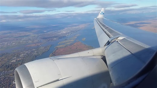 PART 1 | KLM MD-11 (PH-KCE) Final Approach & Landing in Montreal (YUL) | Historic Aircraft --- A rare sight! The legendary KLM Royal Dutch Airlines McDonnell Douglas MD-11 (PH-KCE) on final approach and landing into Montreal–Trudeau International Airport (YUL) 🇨🇦. This aircraft type has been retired from passenger service, making this footage even more special for aviation fans. 🛫 Route example: Amsterdam (AMS) → Montreal (YUL) ✈️ Aircraft: McDonnell Douglas MD-11 (PH-KCE) 👑 Airline: KLM Roy