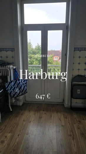 📍 Hamburg - Harburg Ganze 52 Quadratmeter für dich allein? In Hamburg-Harburg wartet diese helle Ein-Zimmer-Wohnung auf neue Mieter. Für 647 Euro bekommst du überraschend viel Platz, ein lichtdurchflutetes Zimmer mit hellem Bodenbelag und Blick ins Grüne durch die großen Fenster. Ideal für alle, die eine gut angebundene Wohnung in ruhiger Umgebung suchen! Finde alle Infos und die Direktbewerbung jetzt auf flatmatch.de. #hamburg #hamburgtiktok #hamburgwohnung #harburg #wohnungssuche #immobilien 