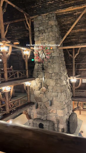 The Old Faithful Inn in Yellowstone National Park is the world's largest log structure. It was built in 1903-1904 and is a National Historic Landmark. The inn features rustic architecture, including a massive stone fireplace and a hand-crafted clock 🕰️ #oldfaithful #yellowstonenationalpark #yellowstone #cabins #outdoors #adventure