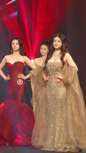 还没有知道自己会拿奖的连子欣在后面呆萌呆萌的 #连子欣 #高颜值美女 #选美比赛 #beautifulgirl #hotgirl #legs #charm #model #sexy #美女