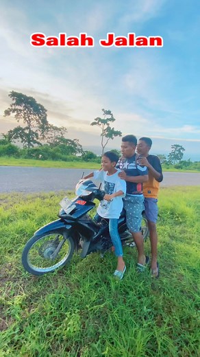 2.2M views · 55K reactions | Salah Jalan #Reelsfyp #Fbproviral #videolucuterbaru #Reels #Soundeffectviral Video Trending Indonesia AM CreatorVideo Lucu Online | Asman Khan | Facebook