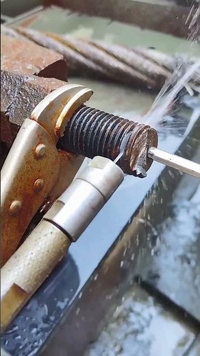 Cutting process of threaded steel bars with high-pressur water knife
