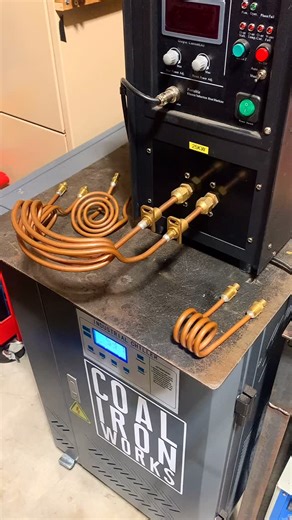 Cluaran Forge on Instagram: "Need to switch up? Get back to work quickly . . . . . . #induction #blacksmith #backtowork #fast #efficient"