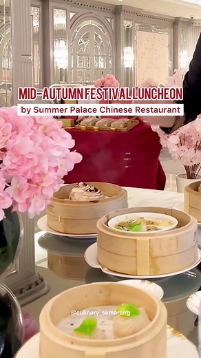 Mid-Autumn Festival Luncheon ✨ Halal Chinese Restaurant favorite mimin ya di Summer Palace Chinese Restaurant 🤩 Chef Sky Lee from Malaysia New Dimsum menu‼️ •Soup Bun •Crystal Shrimp Dumpling •Foie Gras Xiao Long Bao •Steamed Cabbage Dumpling with Chicken and Mushroom Sauce •Special Steamed Yam Bun •Steamed Mangosteen Buns in 2 Flavors •Ham Sui Kok Main Course: •Fried Misoa with Shredded Chicken, Mixed Vegetables, and Quail Egg •Wok-Fried Rice with Seafood and Black Olives Dessert: •Fragrant La