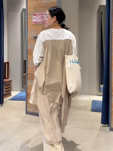 みわこ on Instagram: "最近のお気に入りを詰め込んだコーデ🖤🤍🖤🤍 昨日のリールコーデ含め みなさんはどれが好みですか？🖤🖤🖤 ーーーーーーーーーーーーーーーーーーーーーーーーーー みわこインスタページTOPのURLから SNAPページに飛べます✈️ コーデ詳細はそちらからご覧ください✈️🛒💕 アイテムをクリックすると SHELTTER WEB STOREに飛べるので そこから直接お買い物ができます🩷 ーーーーーーーーーーーーーーーーーーーーーーーーーー #rodeocrowns#rodeoスタッフ#ロデオクラウンズ#fkd#インターパーク#秋ファッション#秋先取り#秋服#アパレル店員#アパレルママ#メガネコーディネート#アパレルママコーデ#アパレル店員#30代ママコーディネート#30代カジュアルコーディネート#カジュアル好き#カジュアルママコーディネート#秋コーデ#メガネ女子#ニットパンツ#秋服コーデ#ワンピース#ワンピコーデ#ニットパンツ#スカート#スカートコーデ#スニーカー#mizuno#ミズノ#秋色コーデ#ストライプシャツ#モノトーン"