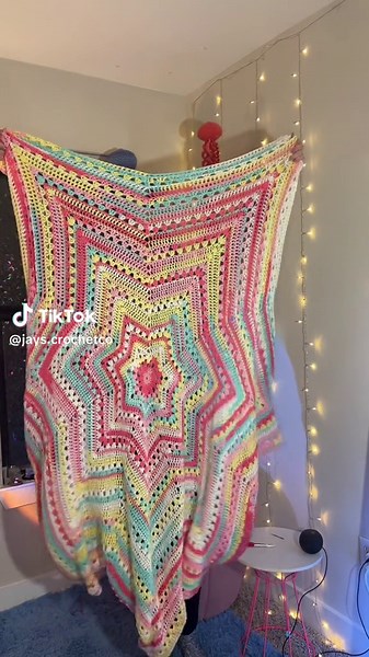 Tutti Frutti Crochet Star Blanket: 6 Days to Finish!