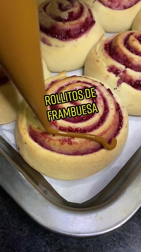 deliciosos y faciles #rollitosdeframbuesa con los productos de @Jumbo Chile 😋 Para la masa: 500 gr de Harina de trigo 170 gr de Margarina 1 Huevo 85 gr de Azúcar 15 gr de Levadura 165 ml de Leche Mermelada : Partes iguales de azúcar y frambuesas #comprainteligenteconjumbo #publicidad #jumbochile #juanyjerel #recetas #recetasfaciles #recetastiktok #recetasquefuncionan #rolesdeframbuesa #rollitosdeframbuesa #tiktok #domingo #recetastiktok