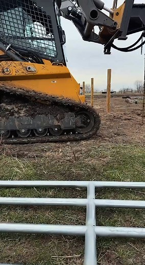 🎥 Watch a Fence Rise in Seconds! ⏱️ From bare land to fully secured—this is how we build Continuous Panel fences that last. Strong. Seamless. Fast. When quality meets experience, the results speak for themselves. 💪🐄 📍 Serving Rockford & surrounding Illinois areas. #FarmlandFencing #ContinuousPanels #TimeLapseBuild #FarmReady #FenceLife #BuiltToLast | Farmland Fencing