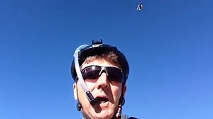 Un casque de vélo contre les attaques de pies