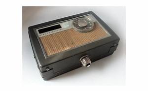 Sound Bulbs Combine a Light Bulb Connector with Music Players