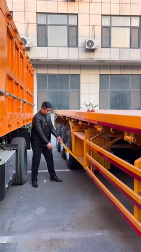 3.3K views | A 13-meter flatbed semi-trailer has a tare weight of 8.5 tons and a payload capacity of 70 tons. #Semitrailer #LowbedSemitrailer #SideTippingSemitrailer #B2B #factory #RearTippingSemitrailer | Chang DaSemi-trailer factory | Facebook