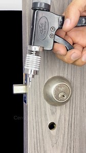 1.4M views · 4.2K reactions | This is how the incredible locksmith tool works the Plug Spinner educational theme certified locksmiths safe and professional service …….. Así funciona la increíble herramienta de la cerrajería la Plug Spinner tema educativo cerrajeros certificados servcio seguro y profesional里…… #fblifestyle #locksmith #Lock #tips #work #tools | Cerrajeros Master Locks | Facebook
