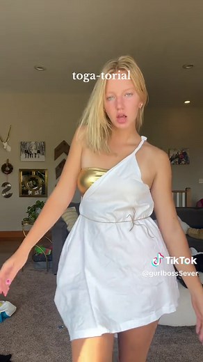 How to Make a Toga for Homecoming Celebrations